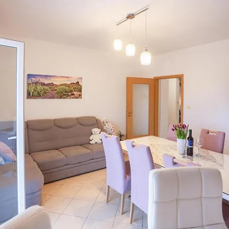 Lägenhet Near With The Balcony Podstrana