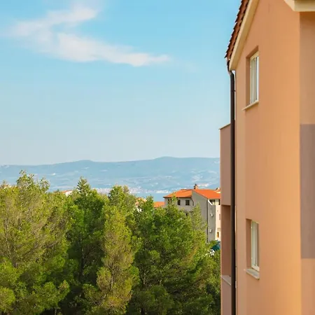 Lägenhet Near With The Balcony Podstrana