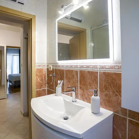 Near With The Balcony Lägenhet Podstrana