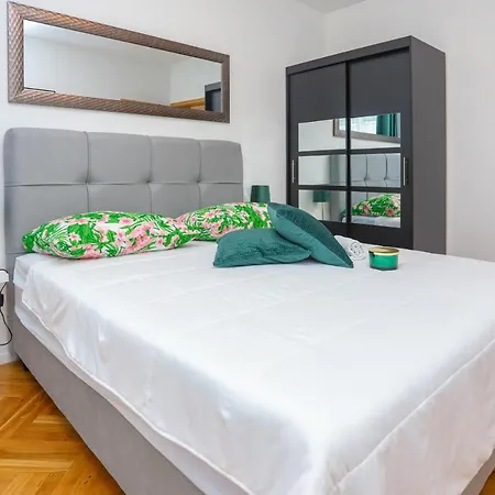 Lägenhet Near With The Balcony Podstrana